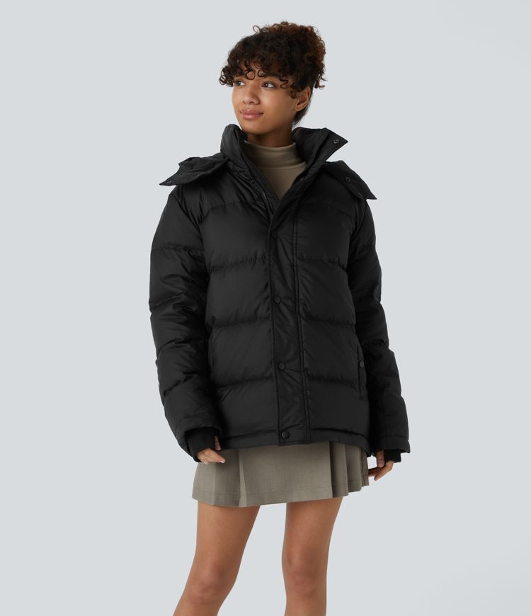 chaqueta acolchada informal con capucha extraíble cuello alto cremallera y bolsillos de manga larga.