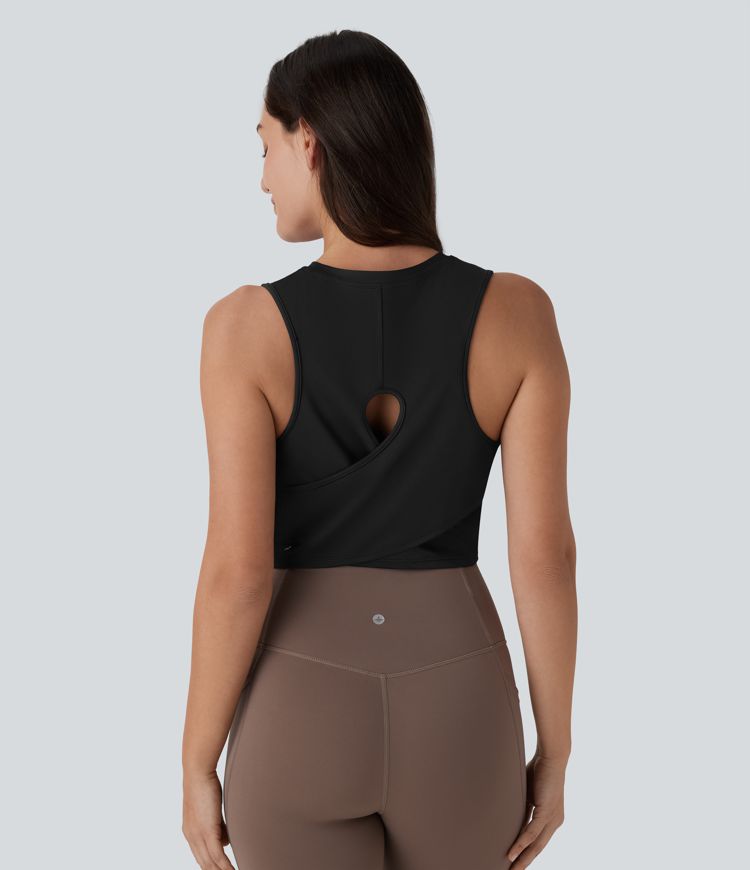 top de yoga corto liso con dobladillo cruzado y aberturas