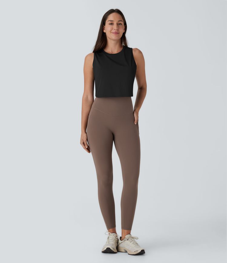top de yoga corto liso con dobladillo cruzado y aberturas