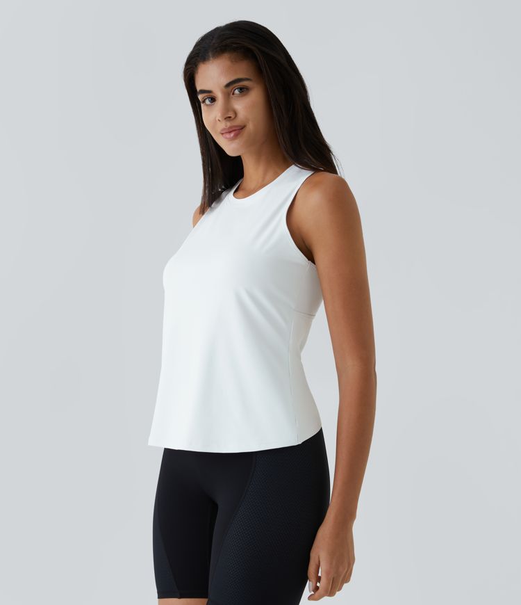 top de yoga liso con dobladillo cruzado y cortes