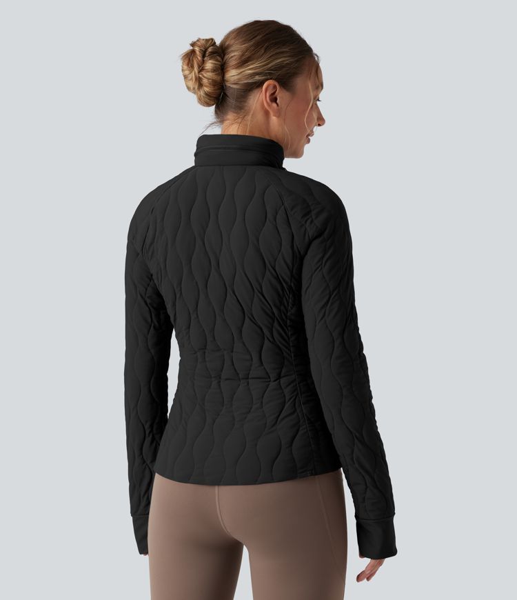 chaqueta deportiva puffflex de cuello alto elástica acolchada con aberturas para los pulgares y bolsillos con almohada para el cuello plegable.