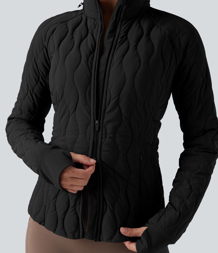 chaqueta deportiva puffflex de cuello alto elástica acolchada con aberturas para los pulgares y bolsillos con almohada para el cuello plegable.