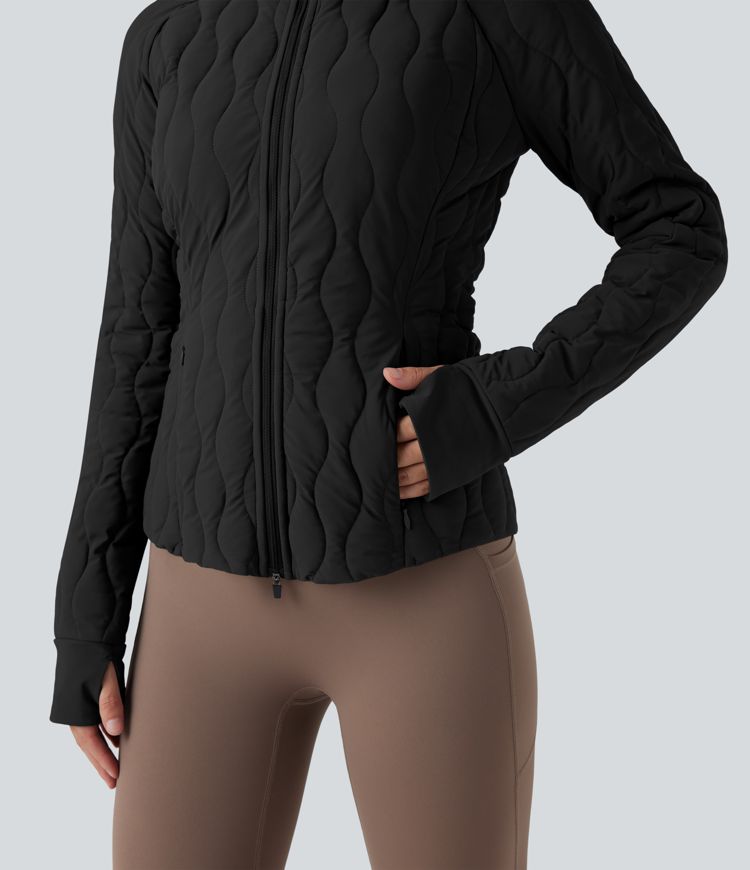 chaqueta deportiva puffflex de cuello alto elástica acolchada con aberturas para los pulgares y bolsillos con almohada para el cuello plegable.