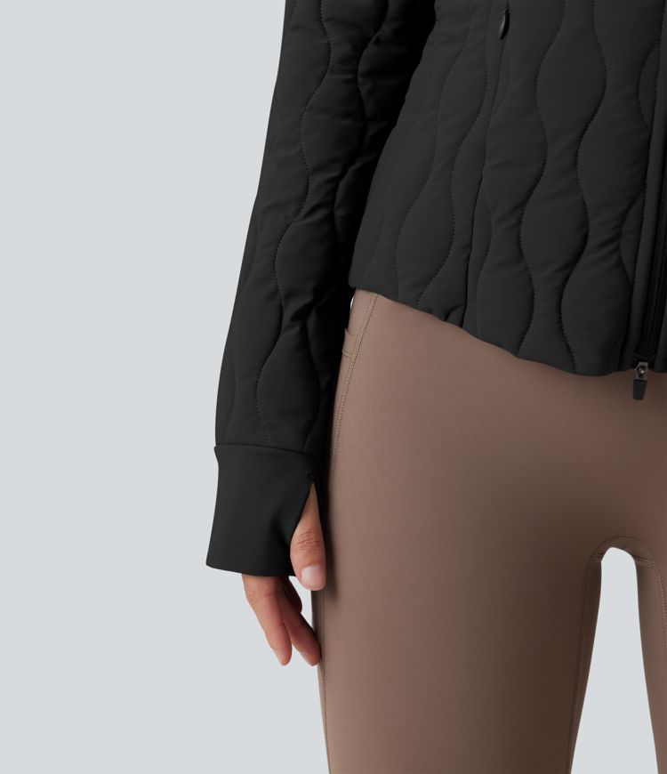 chaqueta deportiva puffflex de cuello alto elástica acolchada con aberturas para los pulgares y bolsillos con almohada para el cuello plegable.